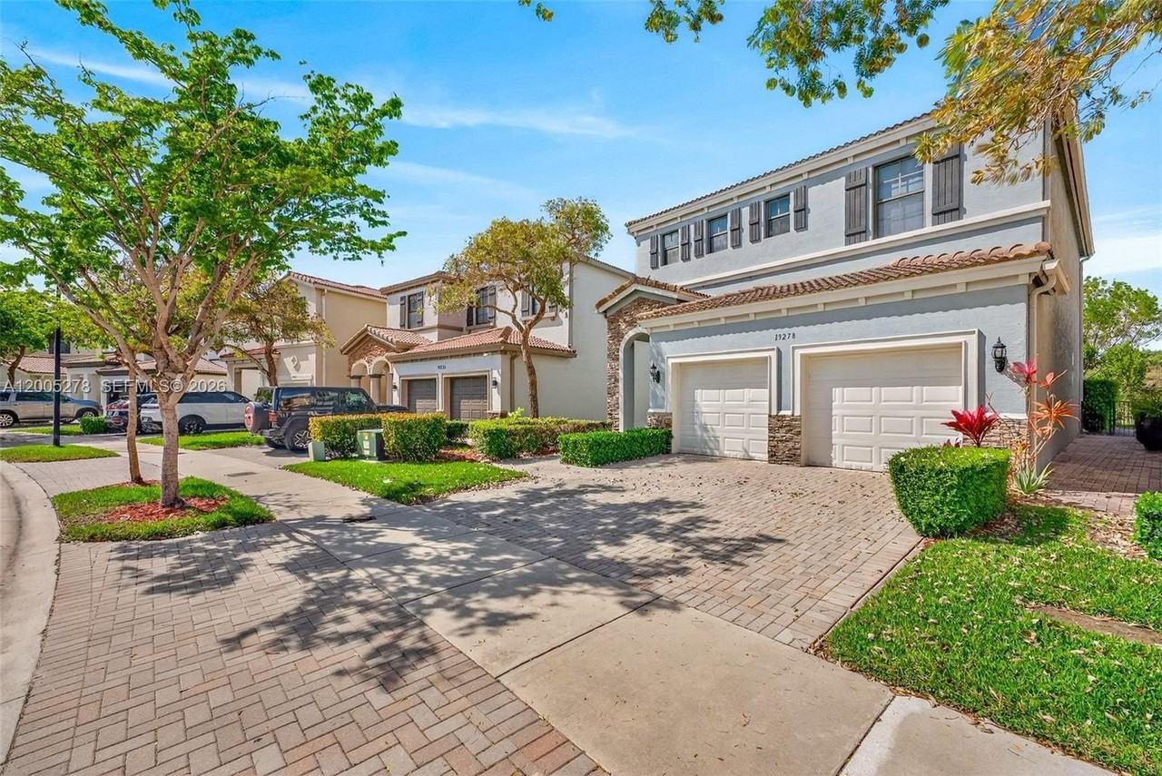 19278 Ne 6th Ave - Photo 2 of 40