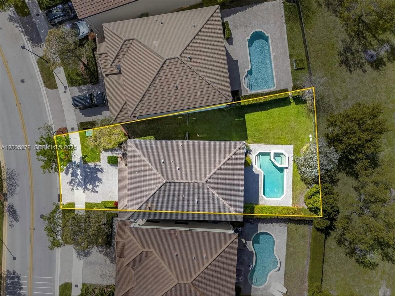 19278 Ne 6th Ave - Photo 5 of 40