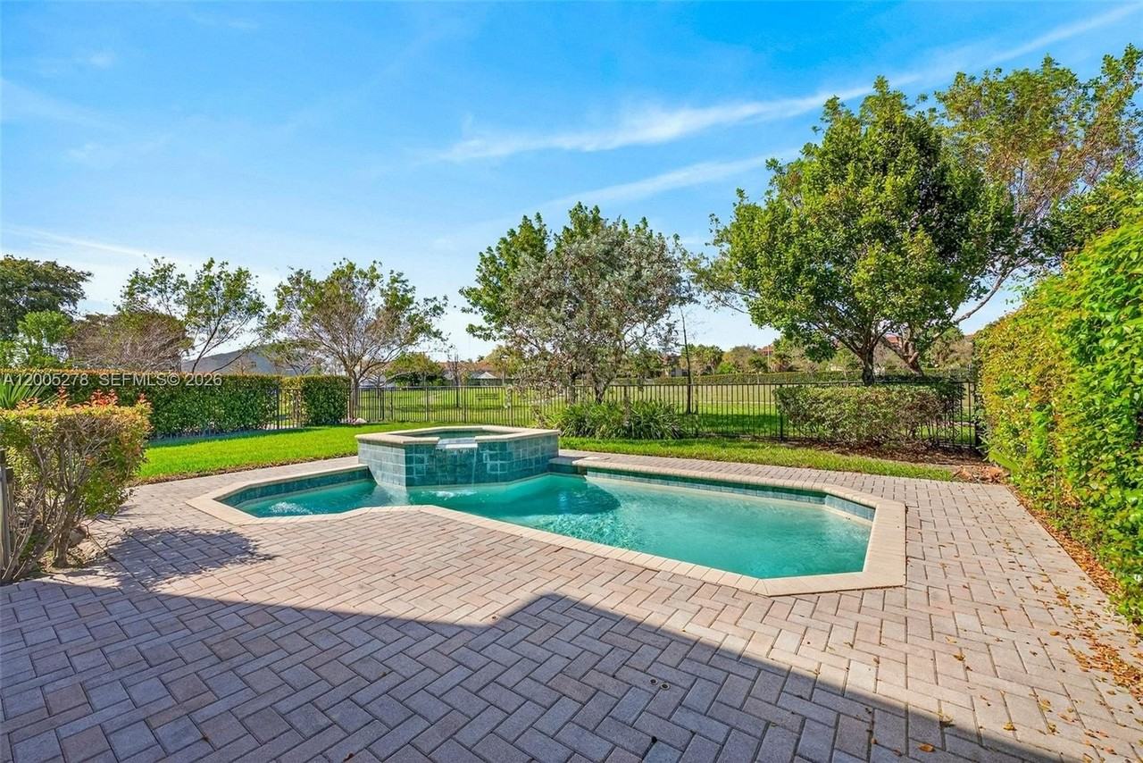 19278 Ne 6th Ave - Photo 6 of 40