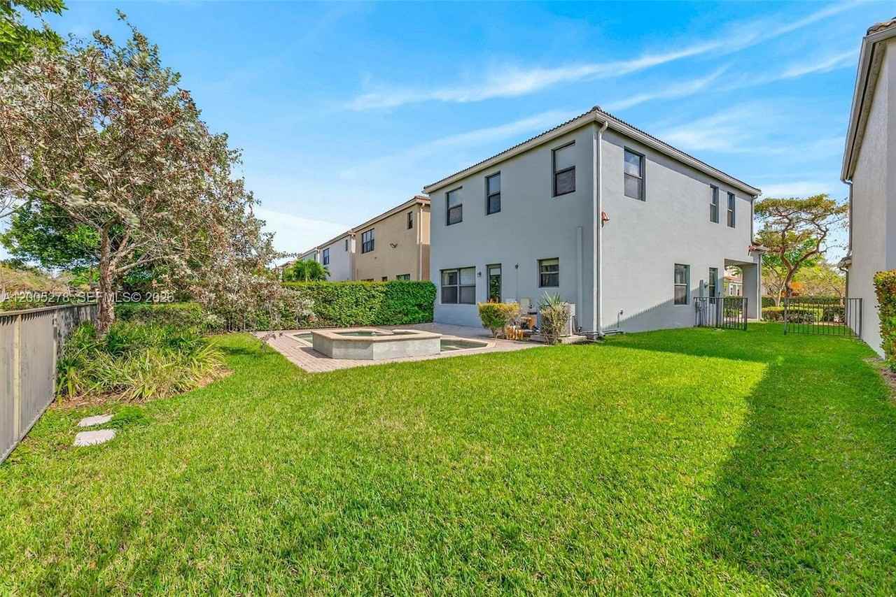 19278 Ne 6th Ave - Photo 7 of 40