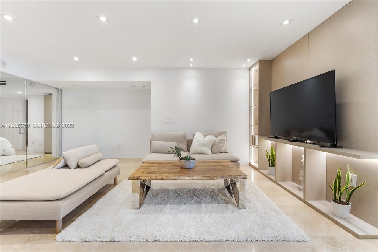 2301 Collins Ave #1011 - Photo 5 of 31