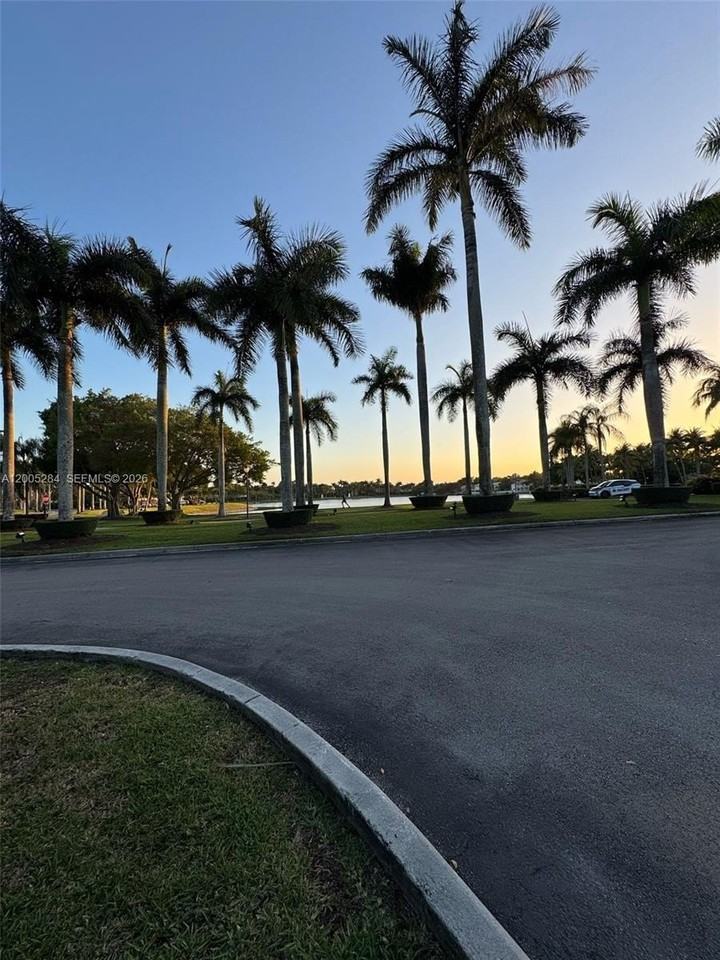 6861 Nw 107th Ct #0 - Photo 4 of 17