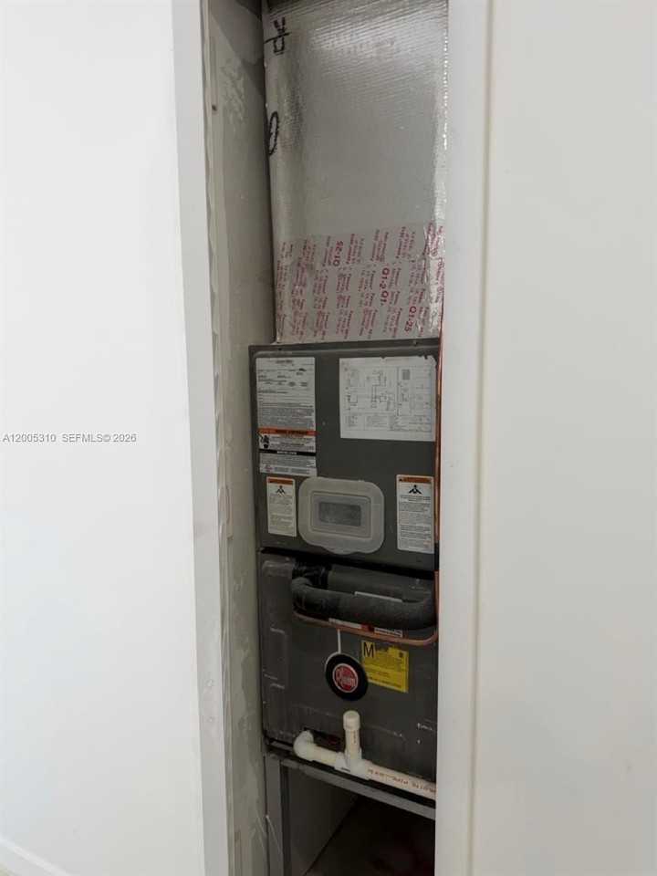 2335 Nw 68th St #REAR - Photo 6 of 19