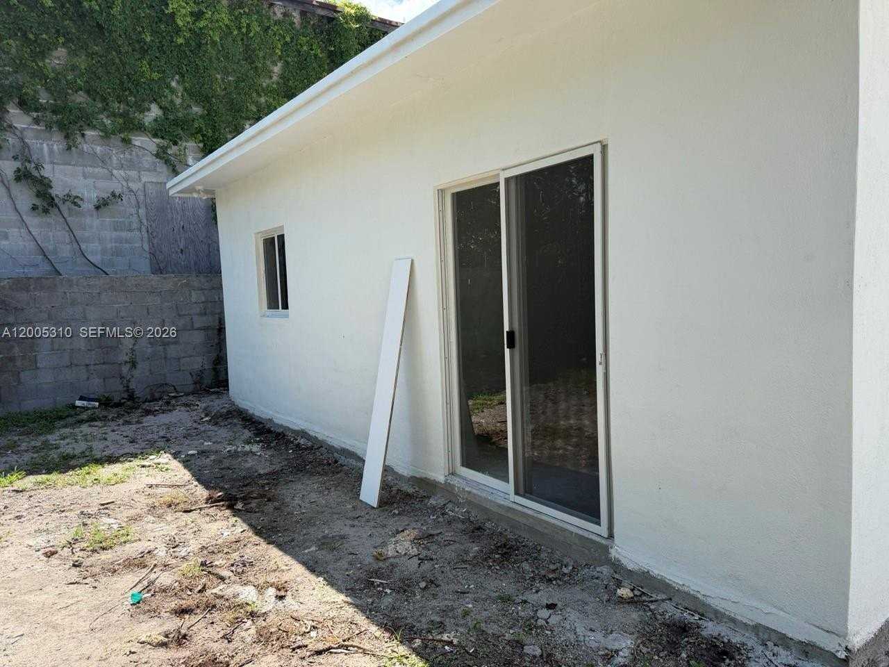 2335 Nw 68th St #REAR - Photo 7 of 19