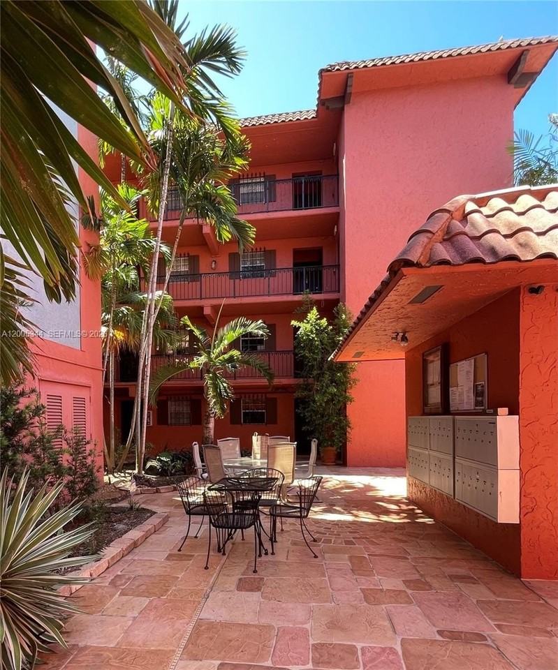 660 Tennis Club Dr #201