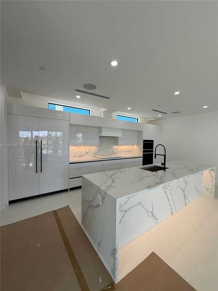 3222 Ne 7th St #1 - Photo 7 of 50