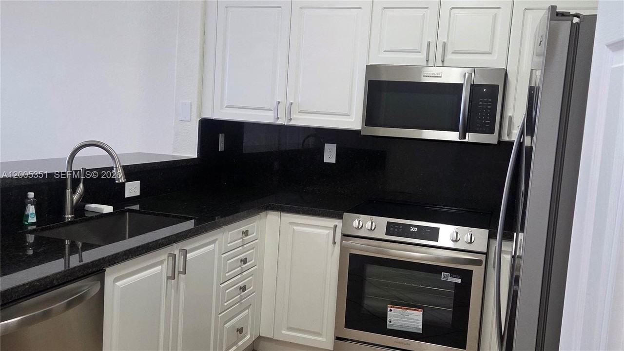 5440 Nw 107th Ave #211 - Photo 7 of 24