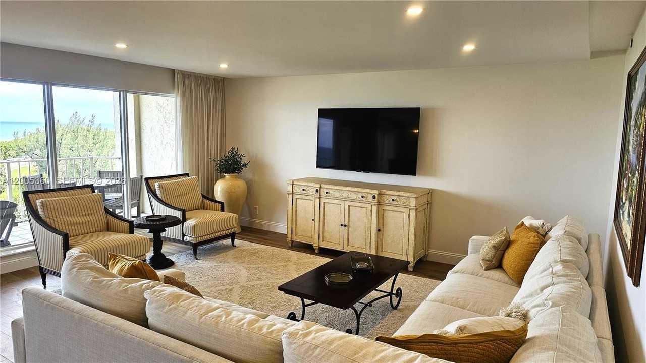 4001 N Ocean Blvd #702 - Photo 5 of 50