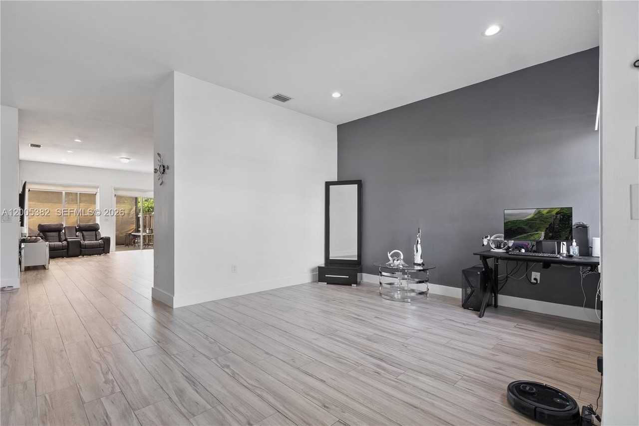 8218 Sw 163rd Pl #8218 - Photo 3 of 24