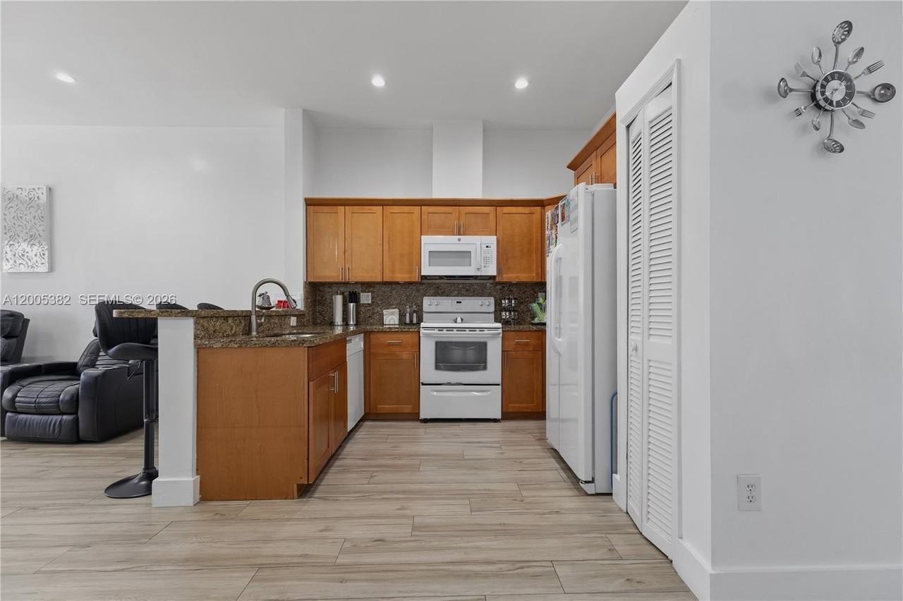 8218 Sw 163rd Pl #8218 - Photo 7 of 24