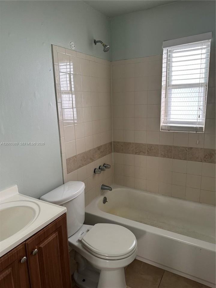 7633 Dickens Ave #2 - Photo 6 of 8