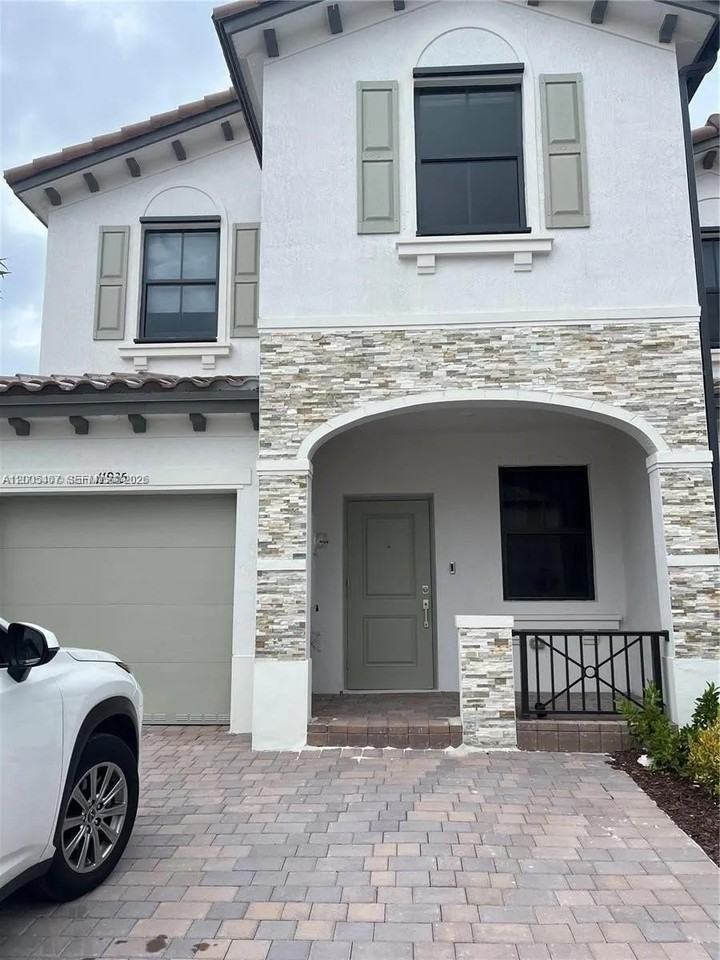 11935 Sw 246th Ter - Photo 2 of 9