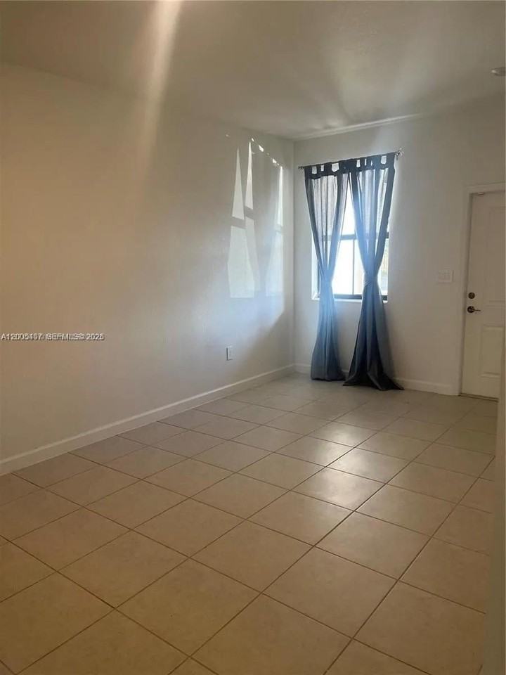 11935 Sw 246th Ter - Photo 3 of 9