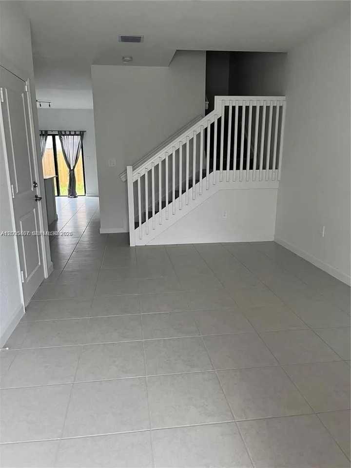 11935 Sw 246th Ter - Photo 5 of 9