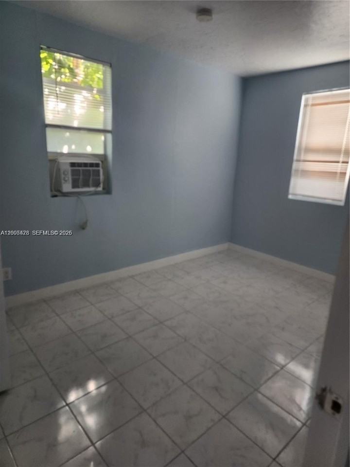 224 Sw 6th Ave #5 - Photo 5 of 6