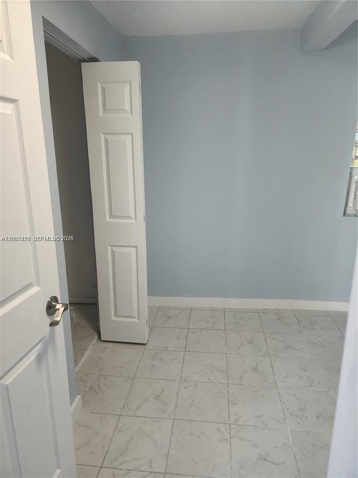 224 Sw 6th Ave #5 - Photo 6 of 6