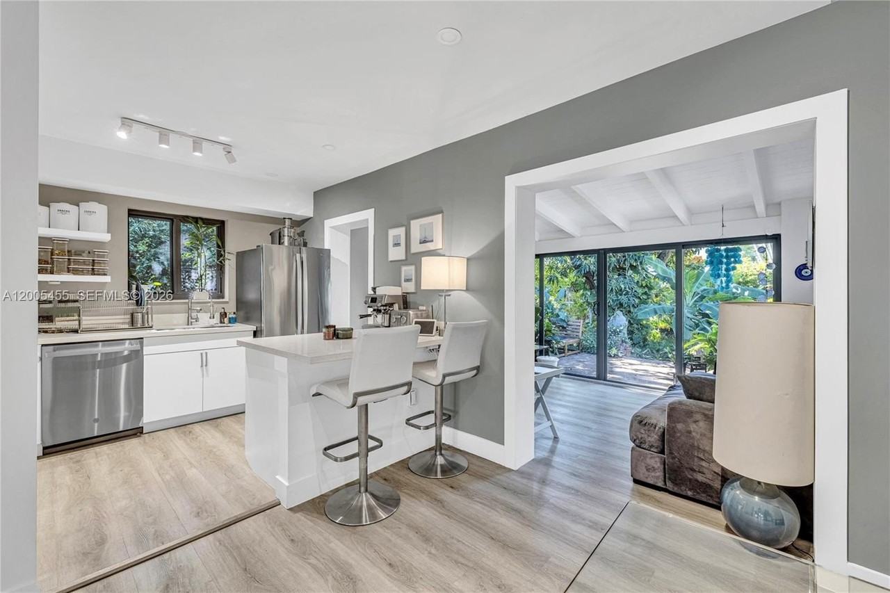 3030 Sw 2nd Ave - Photo 5 of 15