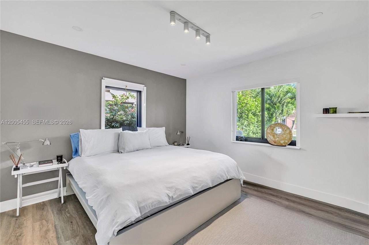 3030 Sw 2nd Ave - Photo 7 of 15