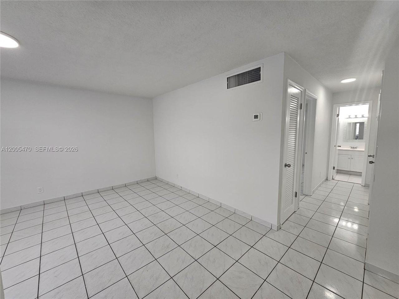 1719 Wiley St #2 - Photo 5 of 25