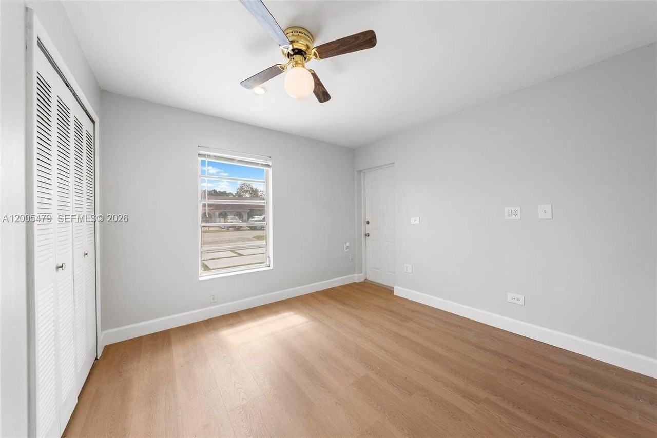 31 Nw 108th Ct #E - Photo 4 of 5