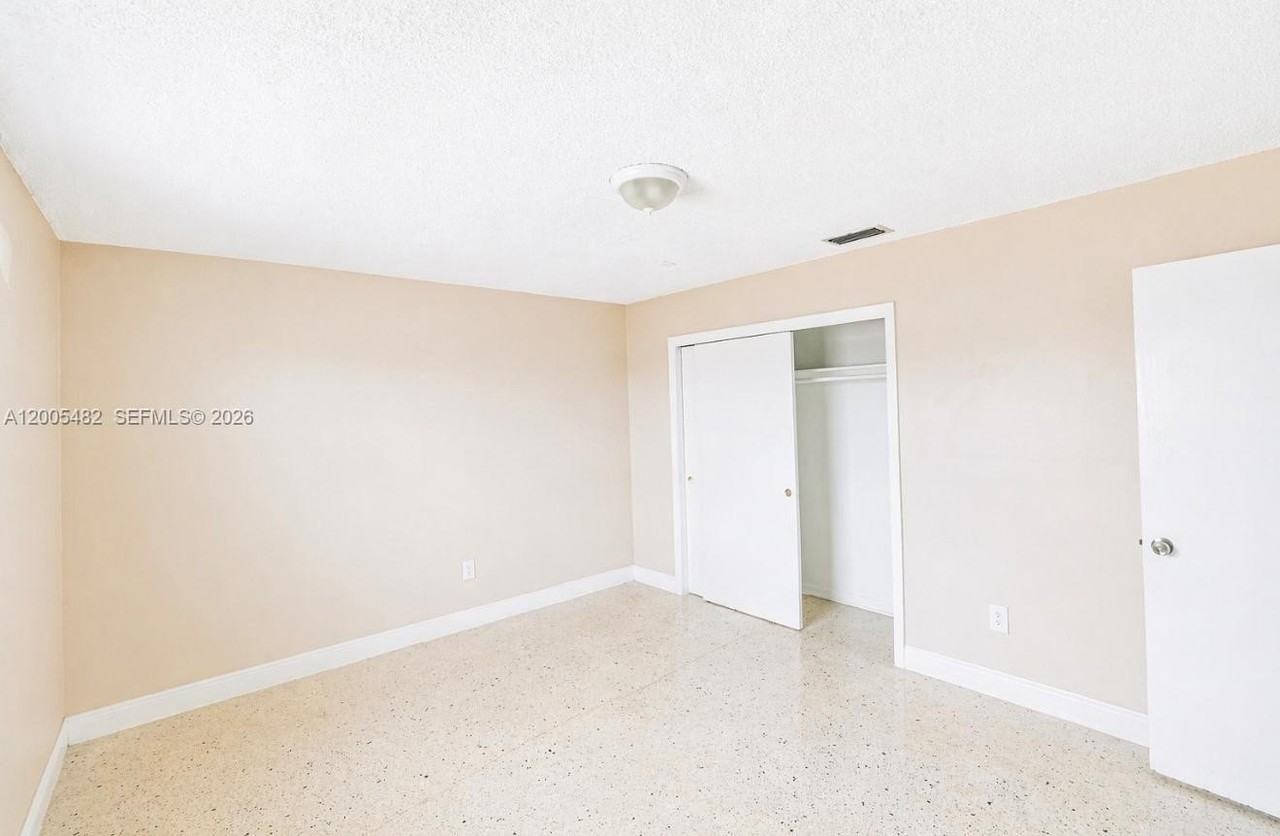 2315 W Okeechobee Rd #304 - Photo 4 of 8