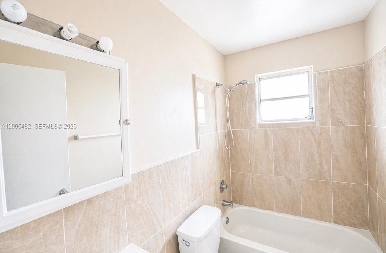 2315 W Okeechobee Rd #304 - Photo 5 of 8