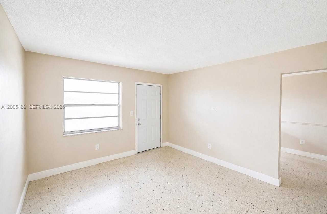 2315 W Okeechobee Rd #304 - Photo 6 of 8
