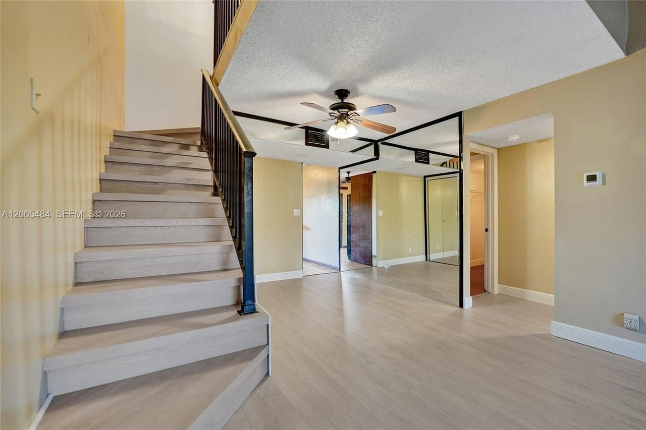 11154 Nw 37th St - Photo 3 of 26