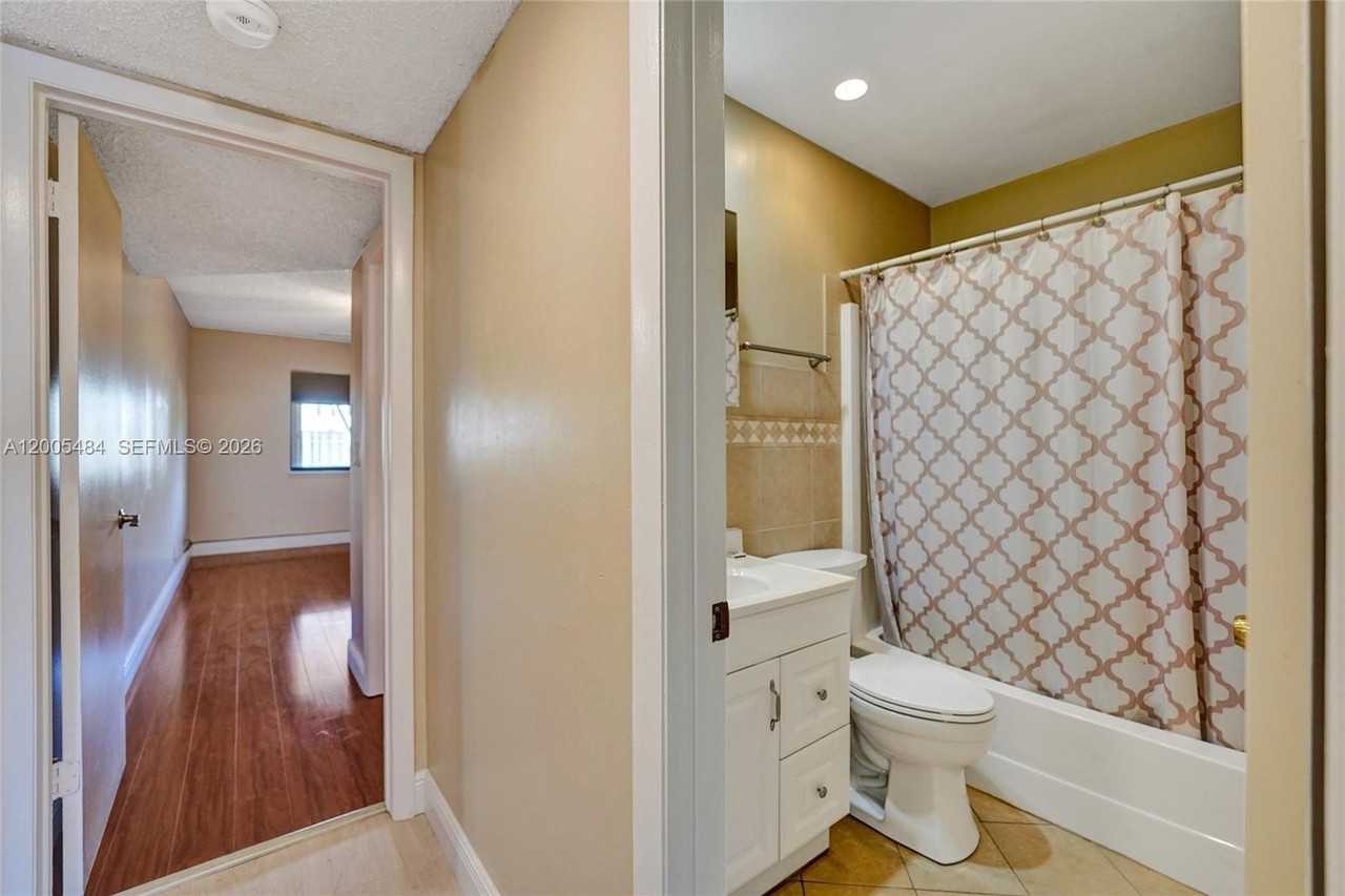 11154 Nw 37th St - Photo 7 of 26