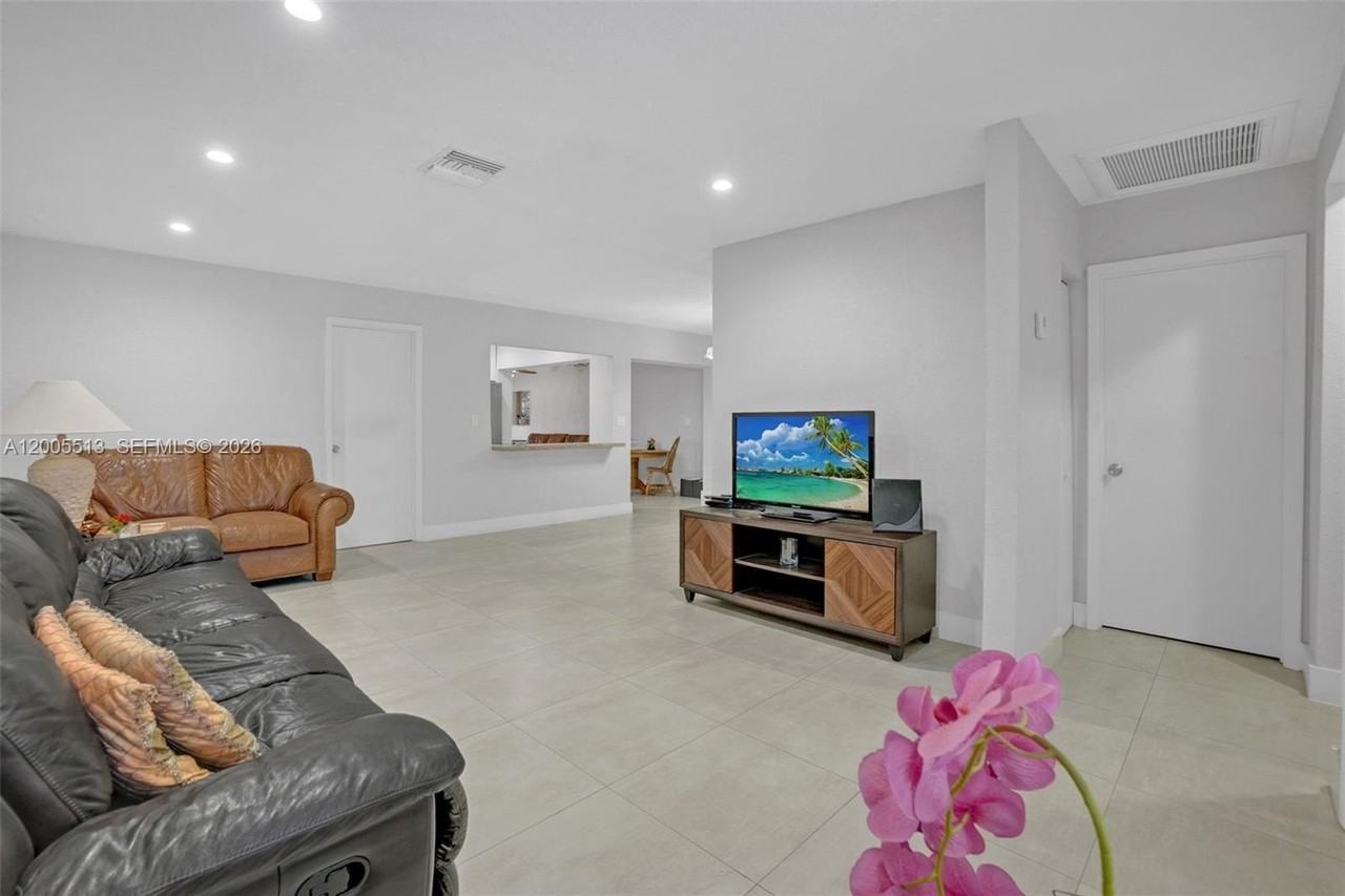 862 W 79th St - Photo 6 of 34