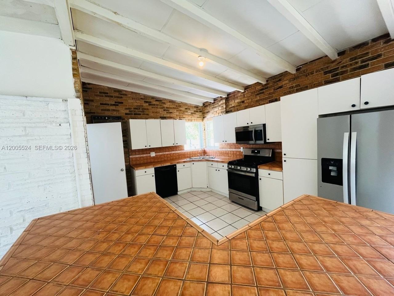 1420 Ne 203rd St #1420 - Photo 6 of 19