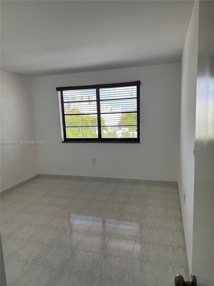 6725 Harding Ave #503 - Photo 4 of 23