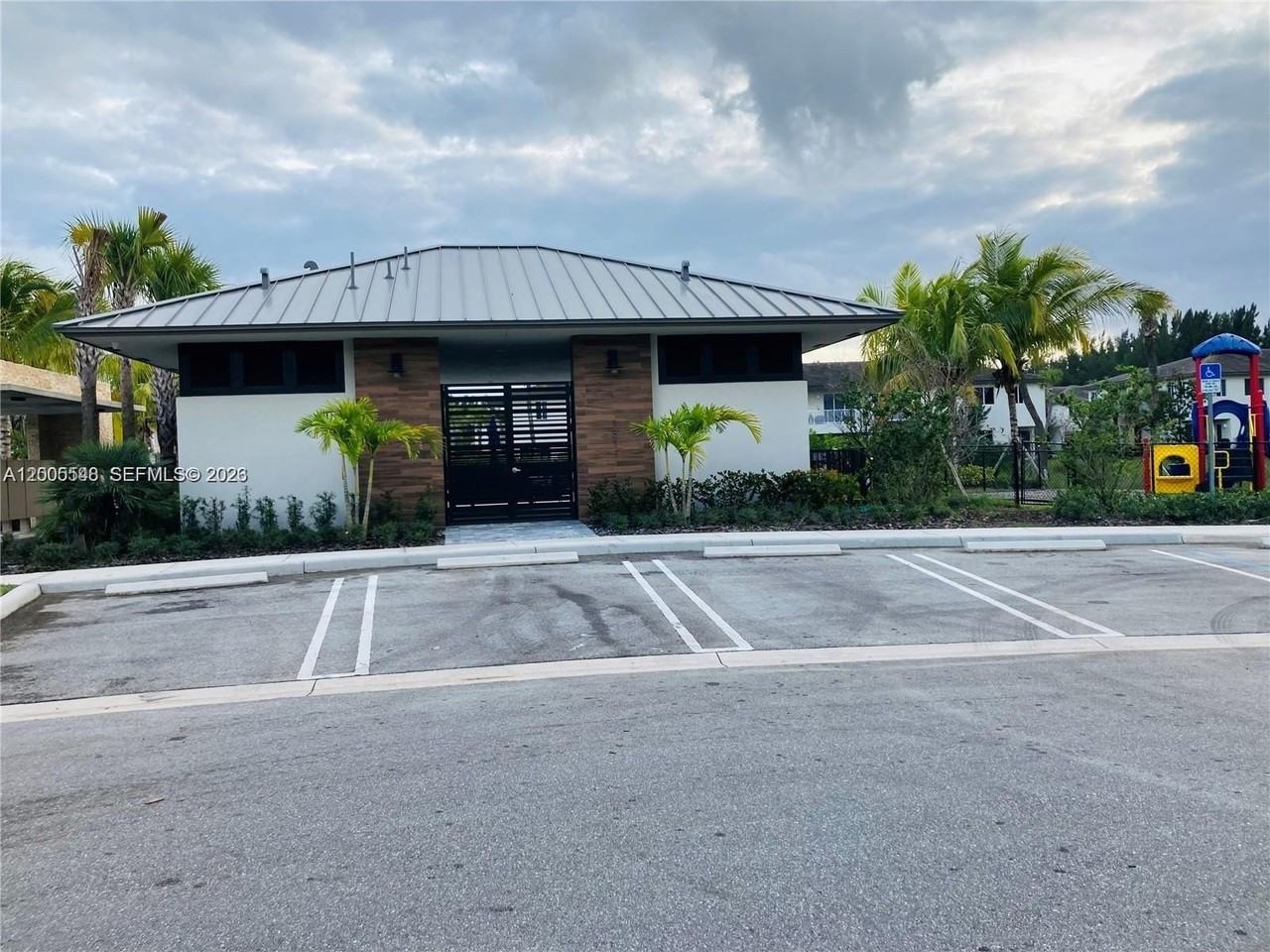 640 Pioneer Way #640 - Photo 4 of 35