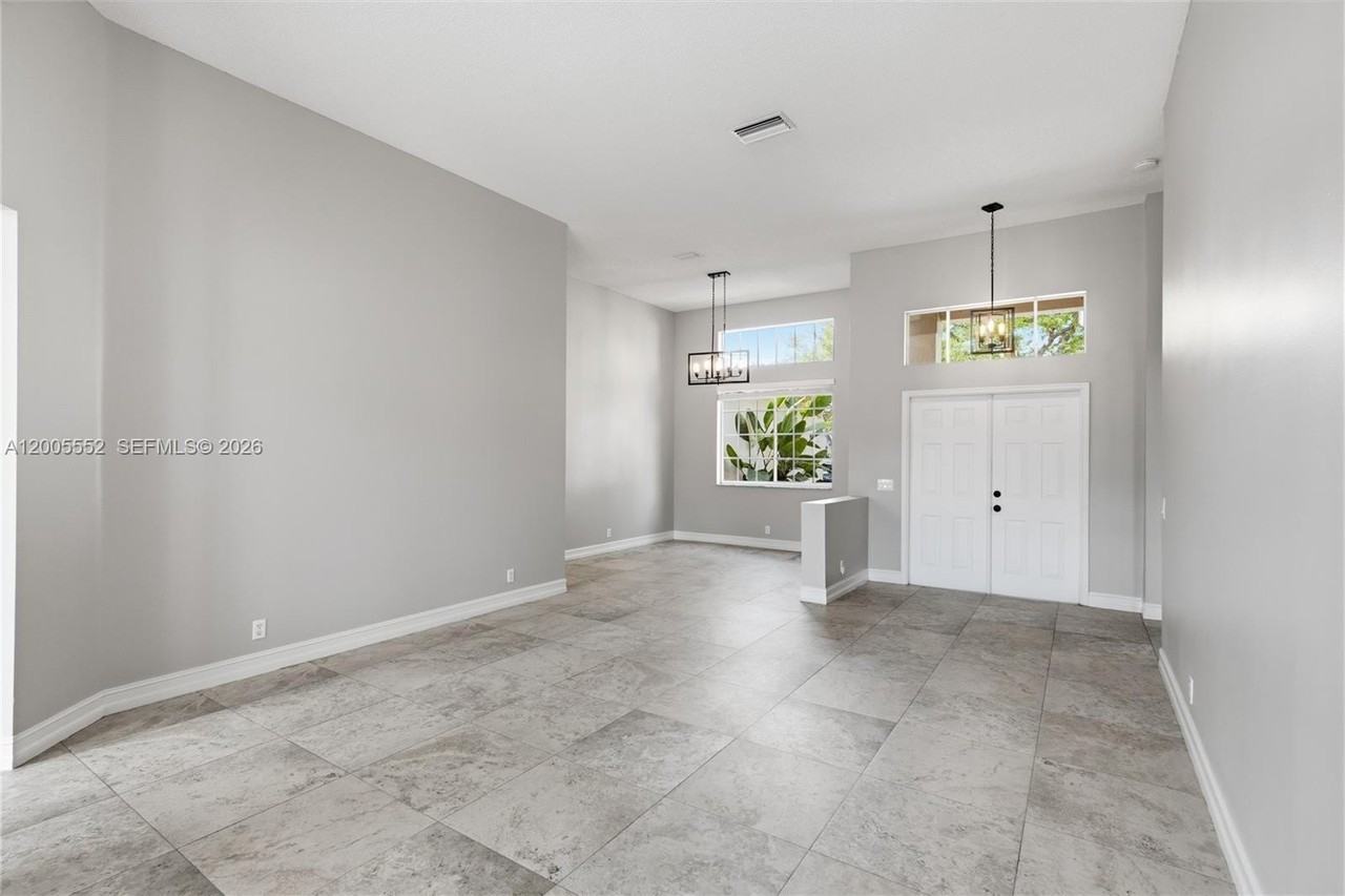 849 Crestview Cir - Photo 4 of 48