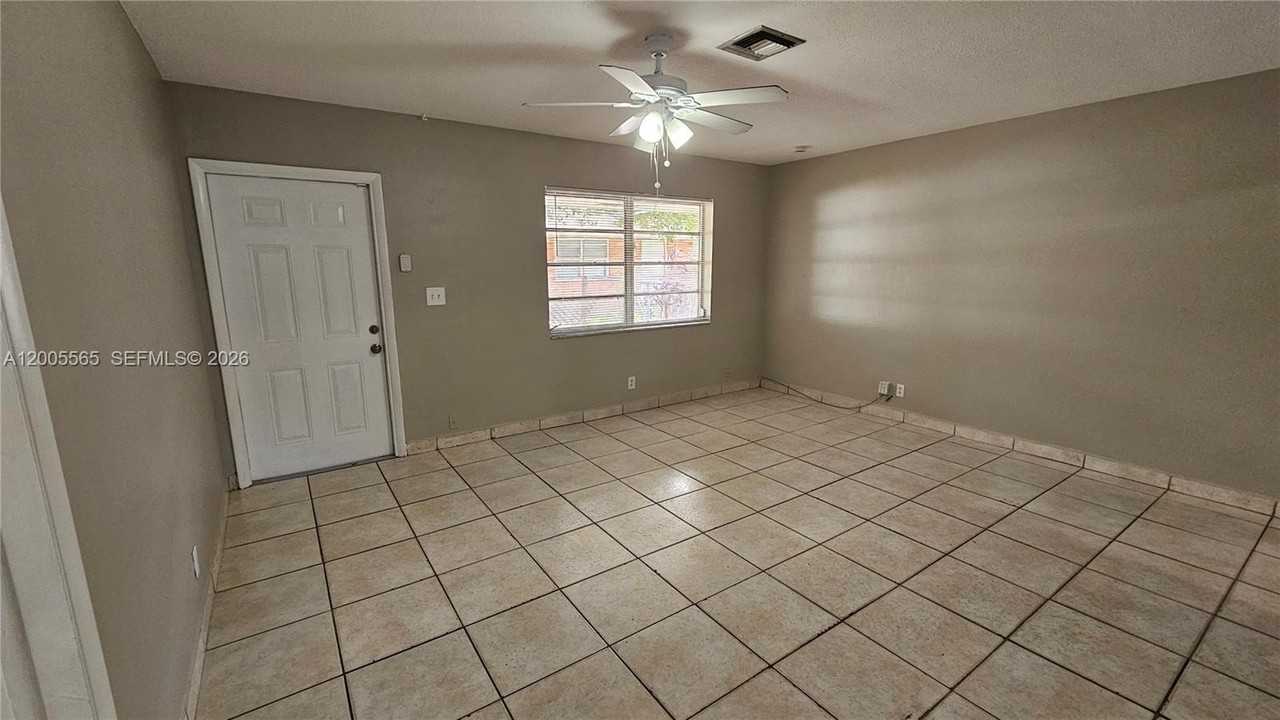 5030 Sw 26th Ave #2 - Photo 6 of 14