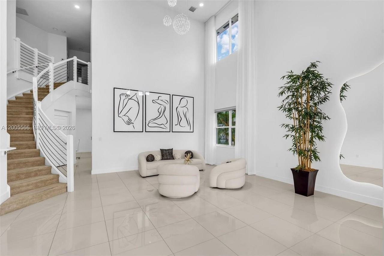 15540 Nw 88th Ave - Photo 4 of 45