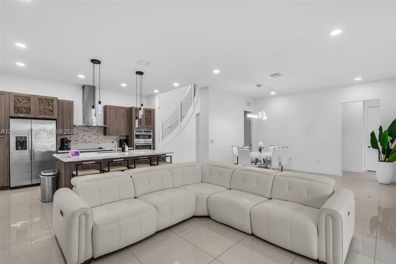 15540 Nw 88th Ave - Photo 6 of 45