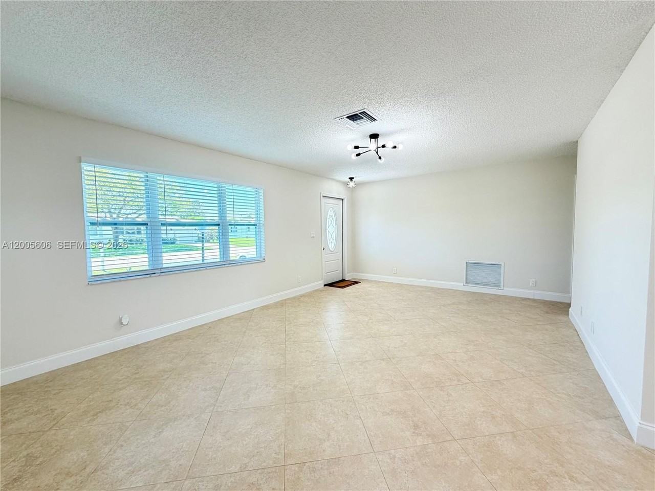 8581 Nw 17th St - Photo 5 of 49