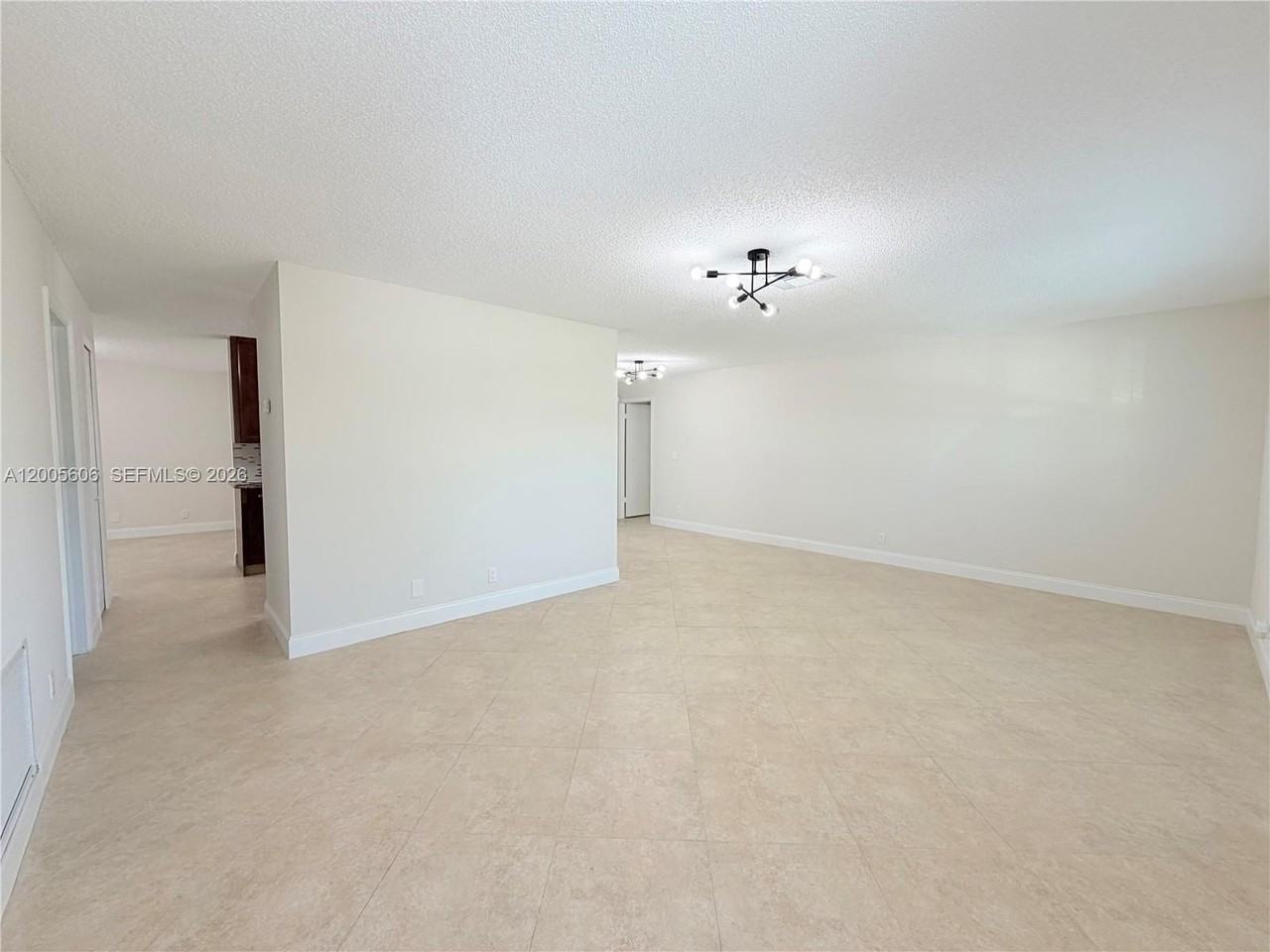 8581 Nw 17th St - Photo 6 of 49