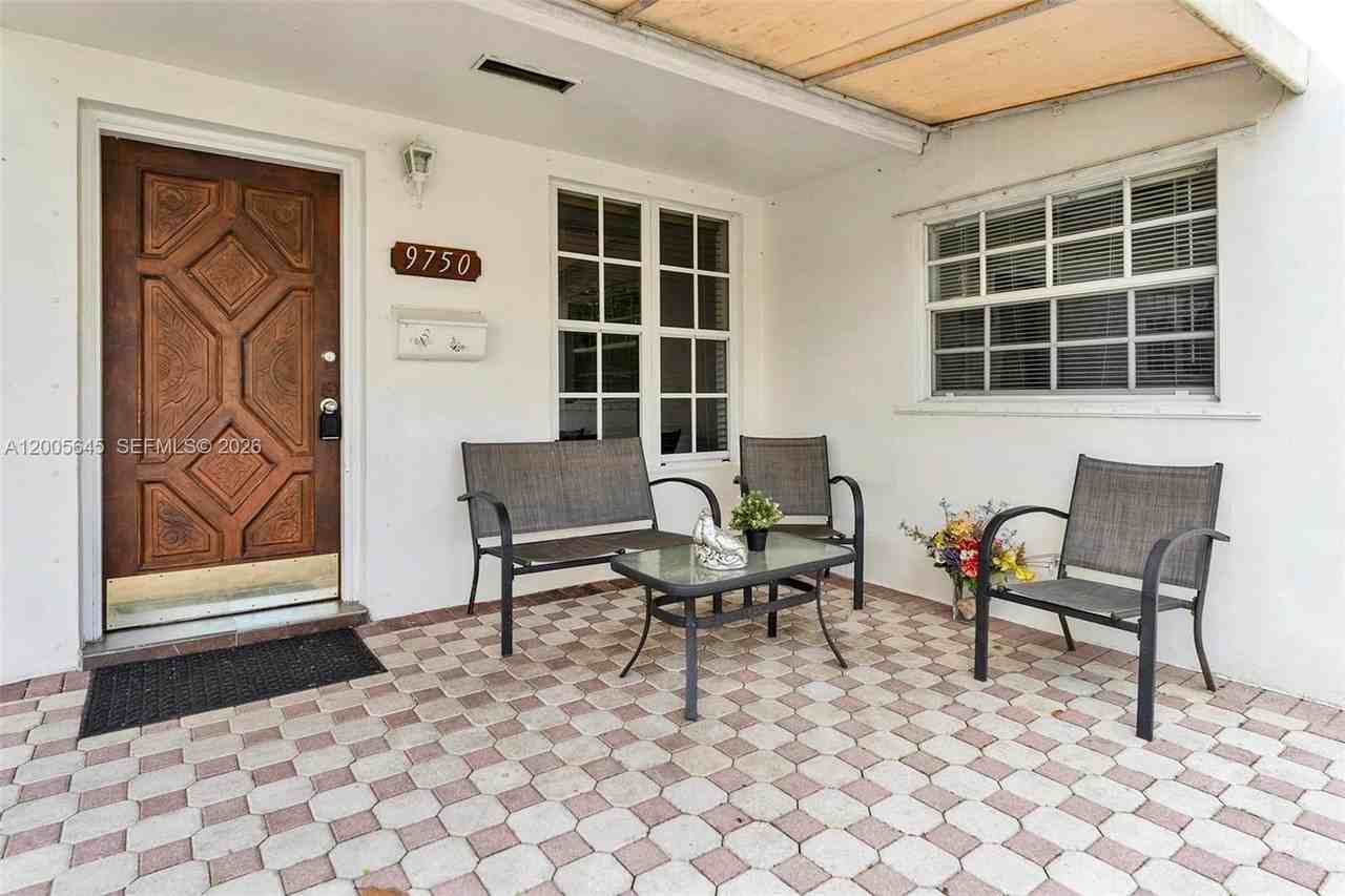 9750 Sw 74th St - Photo 3 of 35