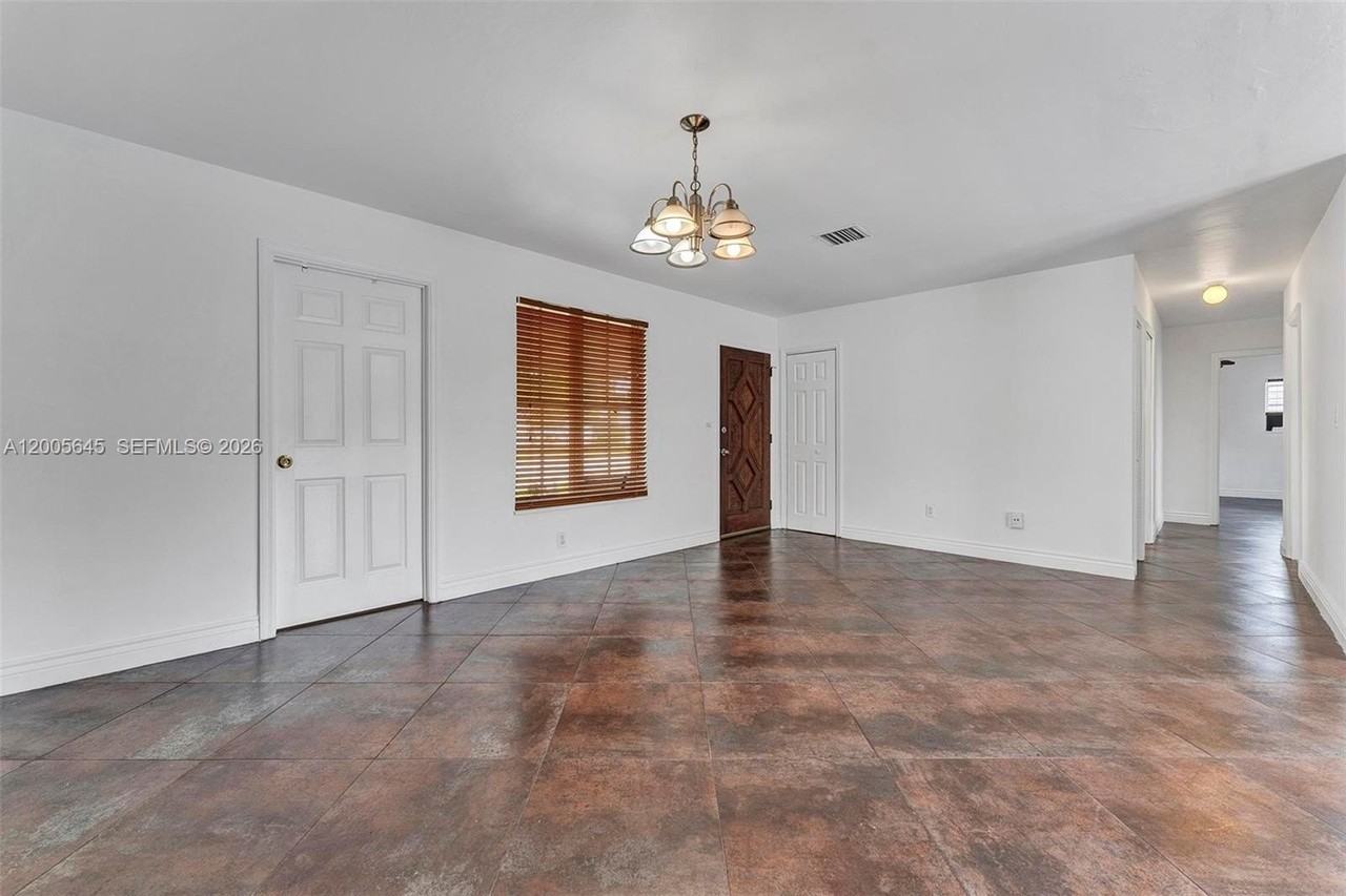 9750 Sw 74th St - Photo 4 of 35