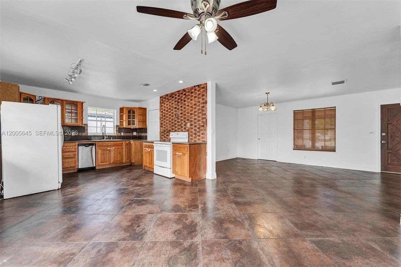 9750 Sw 74th St - Photo 7 of 35