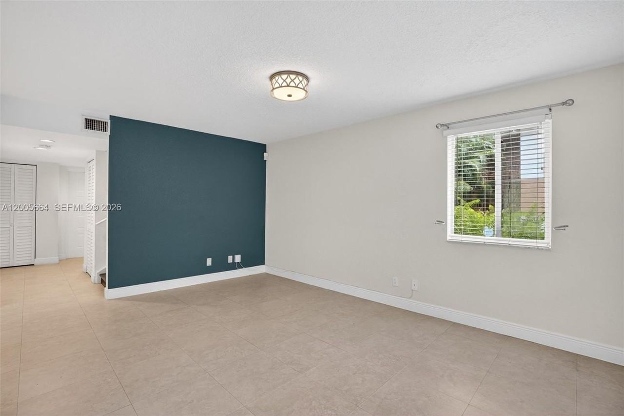 845 Nw 91st Ter #845 - Photo 4 of 33