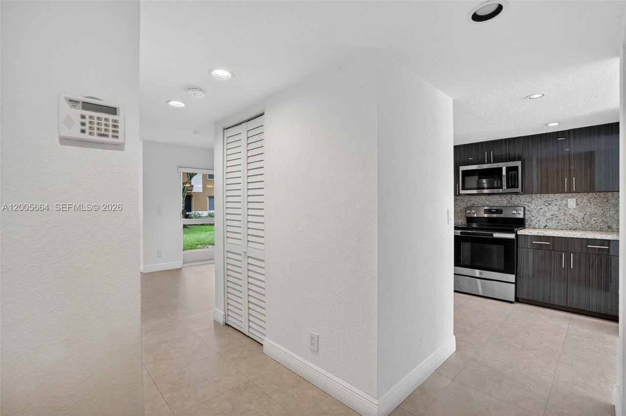 845 Nw 91st Ter #845 - Photo 5 of 33