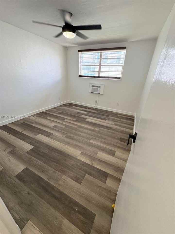 505 Ne 30th St #502 - Photo 2 of 18