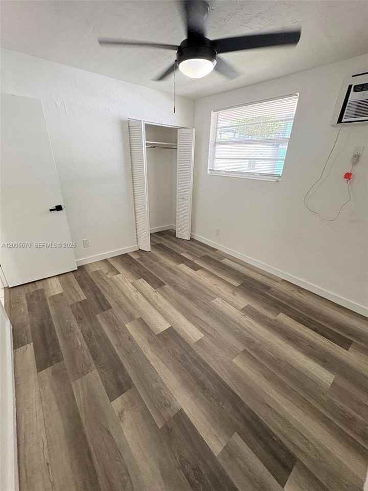 505 Ne 30th St #502 - Photo 3 of 18