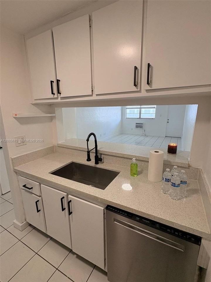 505 Ne 30th St #502 - Photo 4 of 18