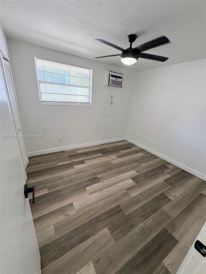 505 Ne 30th St #502 - Photo 5 of 18