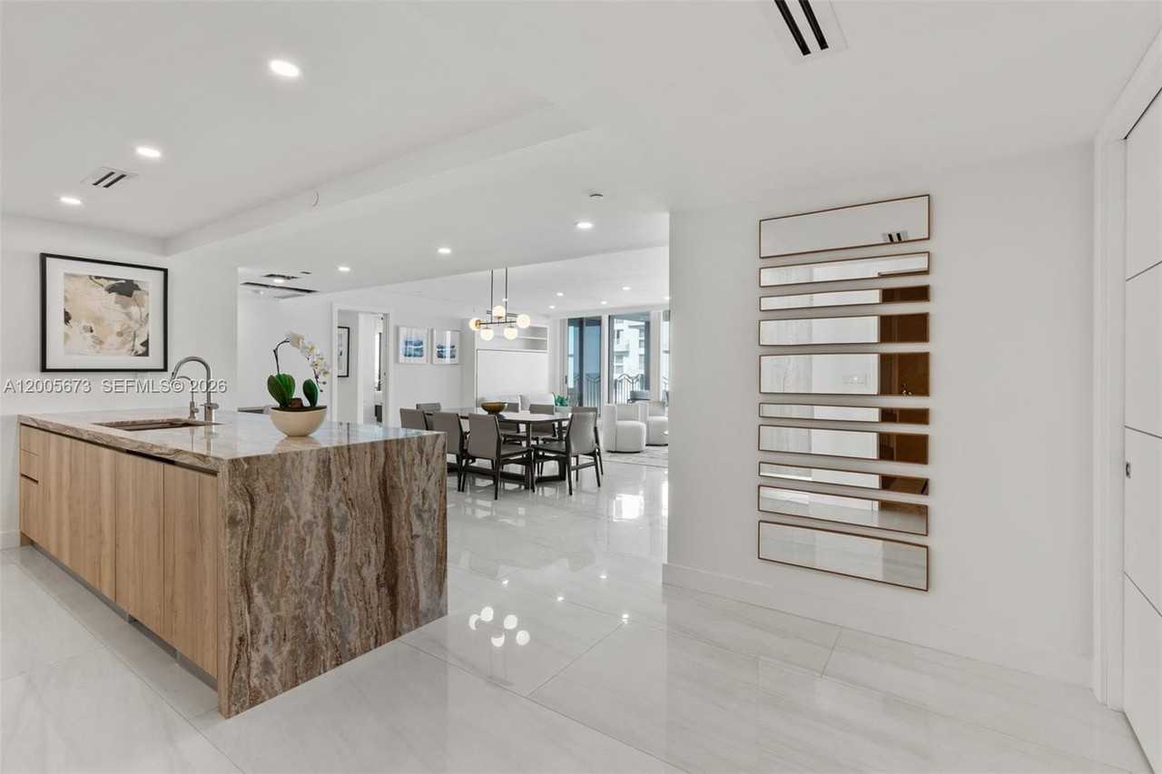 1500 Ocean Dr #1003 - Photo 4 of 44