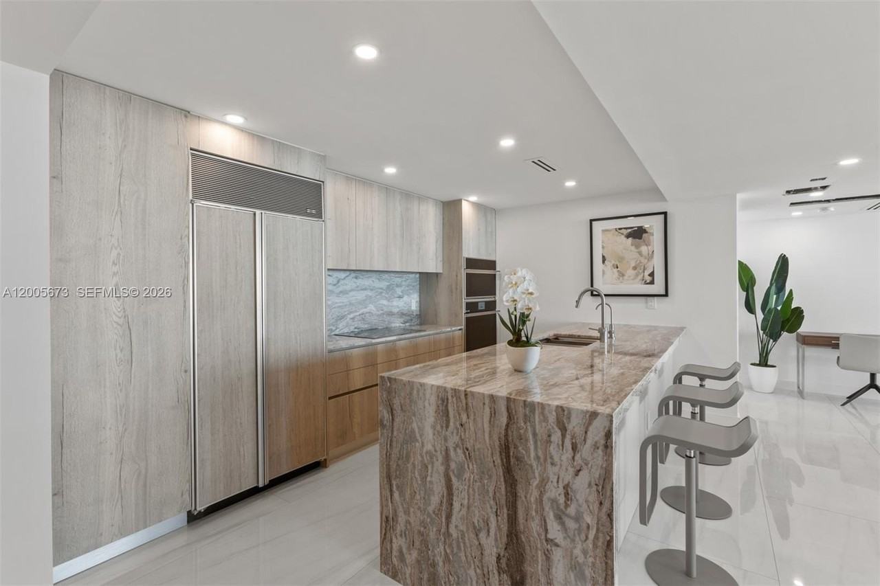 1500 Ocean Dr #1003 - Photo 6 of 44